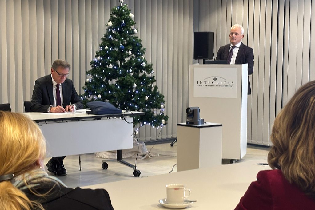 Dr. Ulrich Reese, Clifford Chance